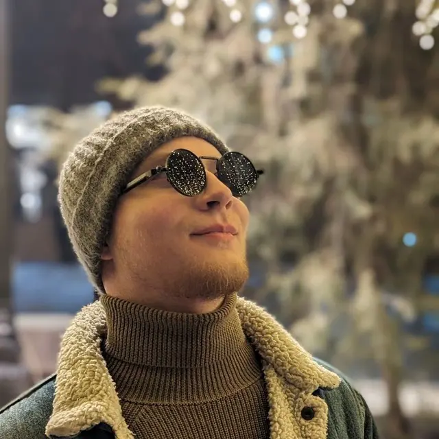 Photo of Alexander looking at the Christmas lights